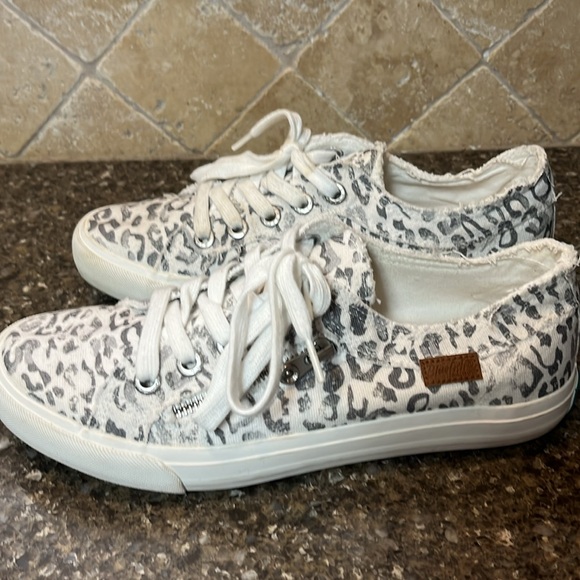 Women’s Blowfish Shoes - Picture 2 of 5